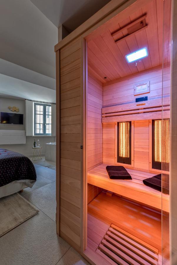 Les Gites De Laure - O Lit Divin, Instant De Volupte, Balneo Sauna, Climatisation, Netflix, 160M De La Cite Medievale Carcassonne Exterior photo