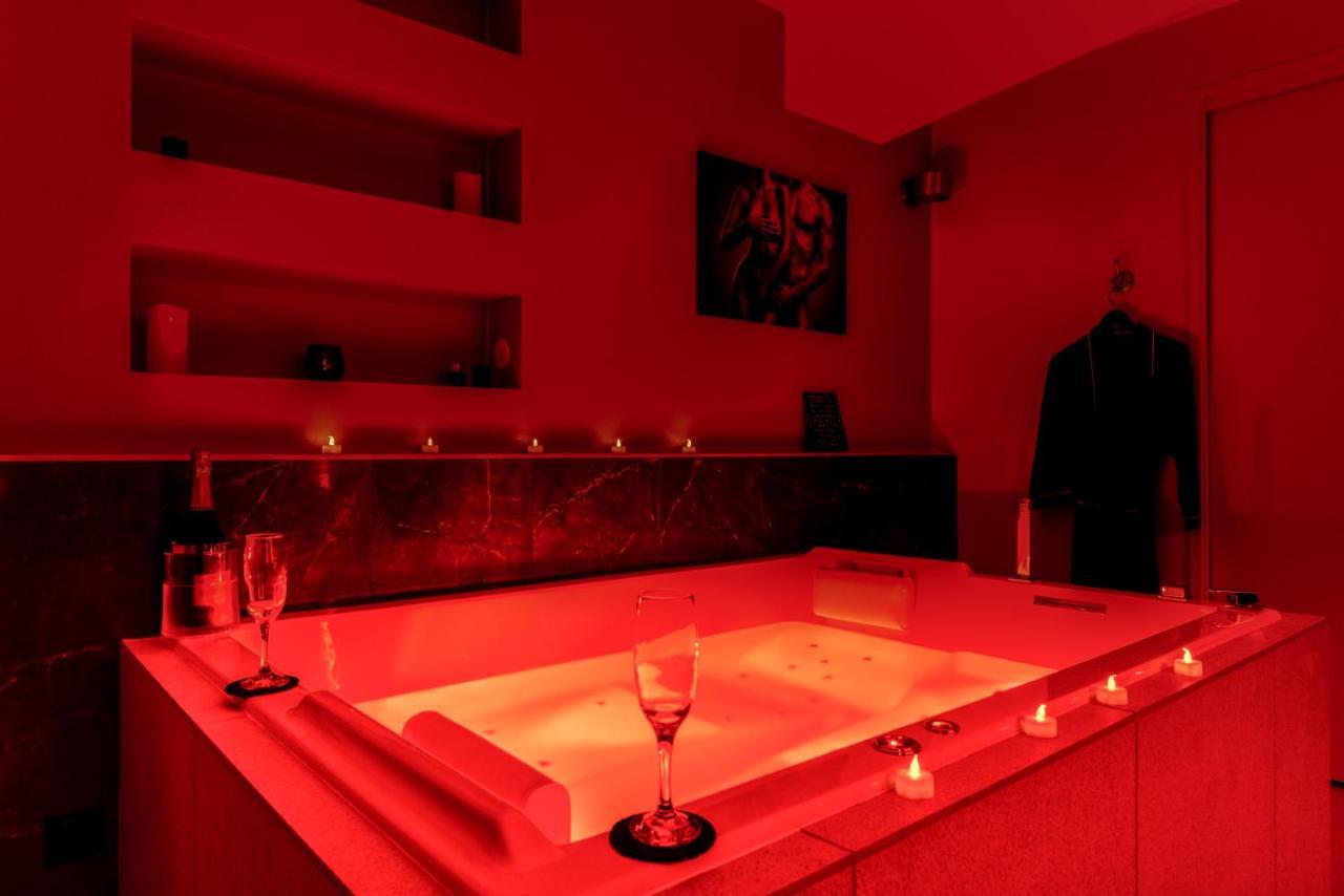 Les Gites De Laure - O Lit Divin, Instant De Volupte, Balneo Sauna, Climatisation, Netflix, 160M De La Cite Medievale Carcassonne Exterior photo