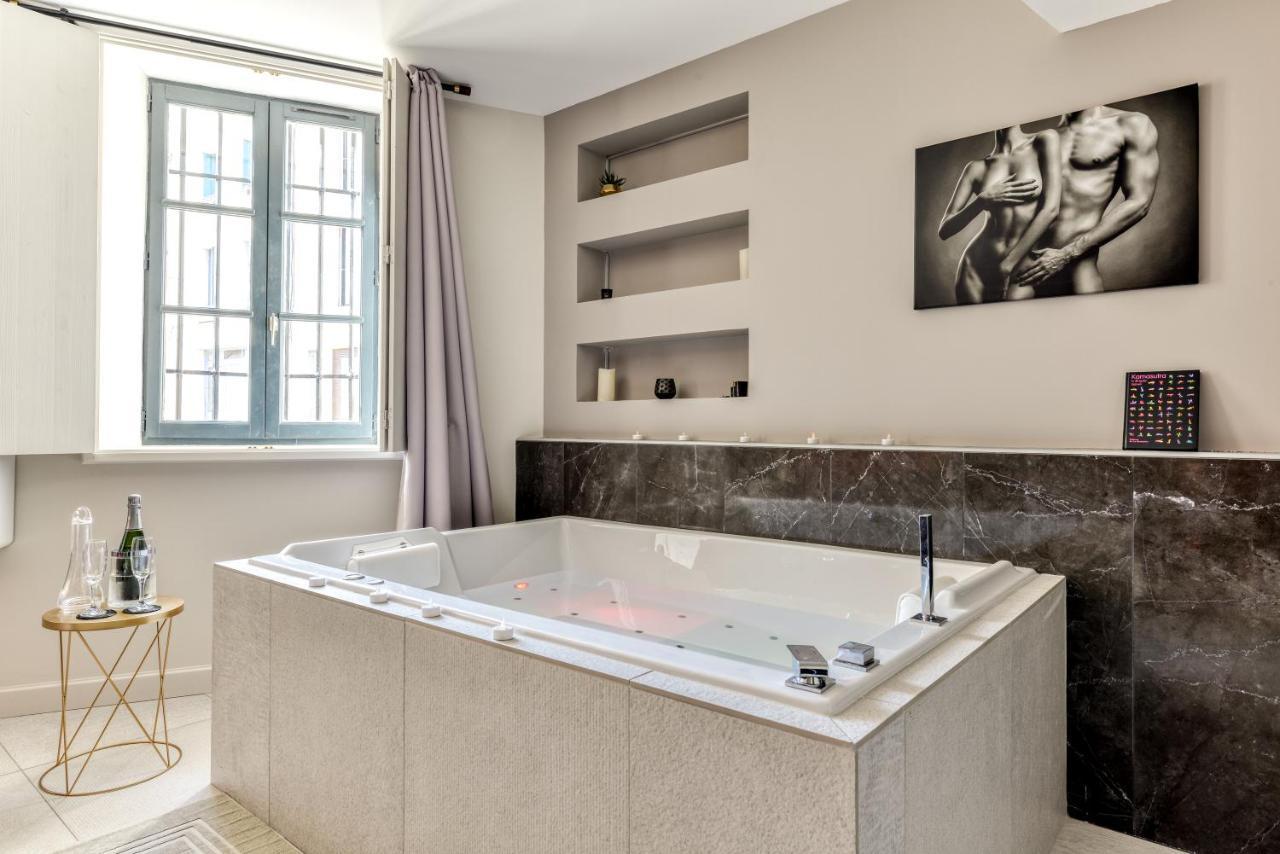 Les Gites De Laure - O Lit Divin, Instant De Volupte, Balneo Sauna, Climatisation, Netflix, 160M De La Cite Medievale Carcassonne Exterior photo